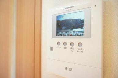 録画機能付きのインターホンは外出中の来訪者をチェックできて便利です♪