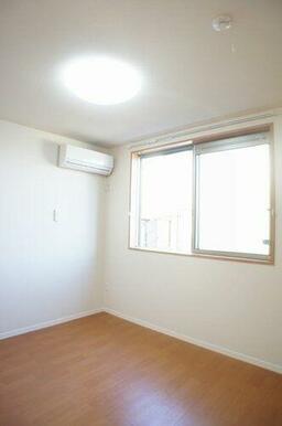 初期費用軽減に嬉しいエアコン・照明器具付きの洋室☆