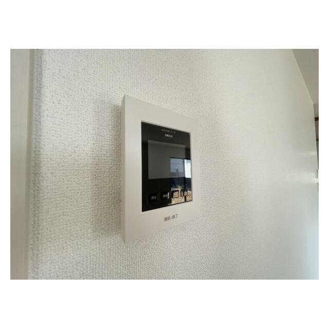 訪問者がひと目でわかるモニター付きインターホンを標準装備。お子さまのお留守番にも安心です