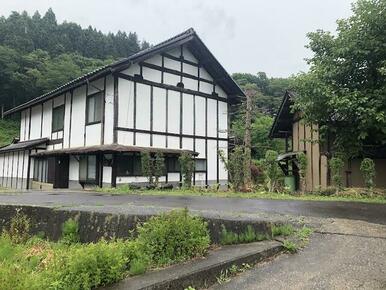 北西側から見た住宅（母屋）