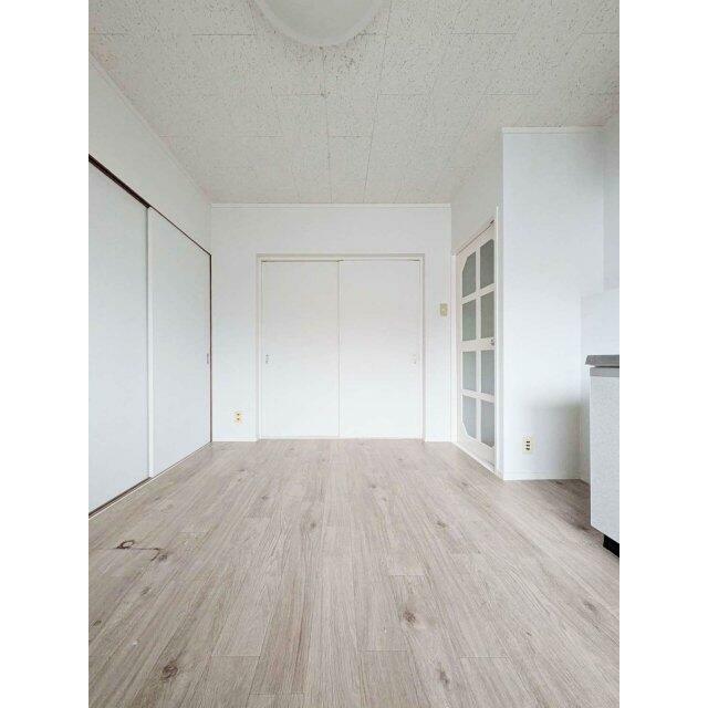 明るい洋室です
