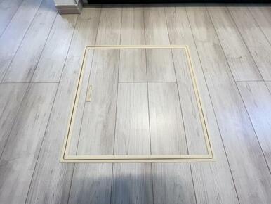 お漬物を漬けたり鍋などの季節物もしまっておける便利な床下収納！