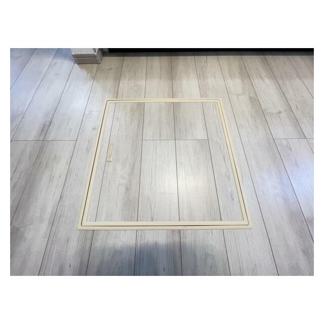 お漬物を漬けたり鍋などの季節物もしまっておける便利な床下収納！