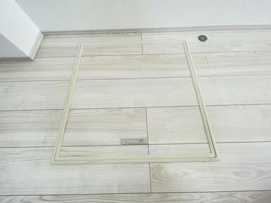 お漬物を漬けたり鍋などの季節物もしまっておける便利な床下収納！