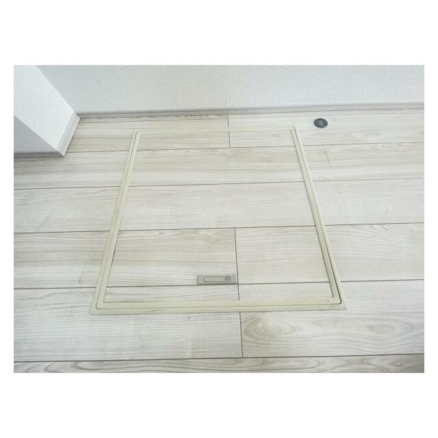 お漬物を漬けたり鍋などの季節物もしまっておける便利な床下収納！