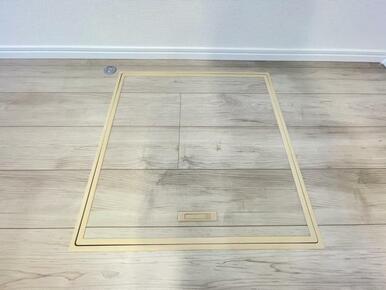 お漬物を漬けたり鍋などの季節物もしまっておける便利な床下収納！