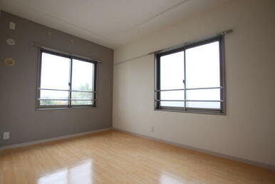 2面彩光のお部屋です！