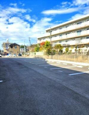 駐車場があるので、車を買う予定の方も安心です