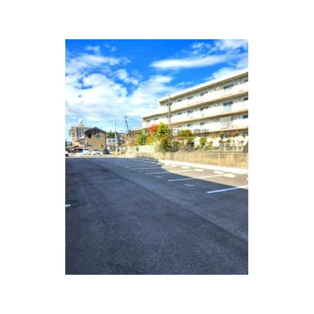 駐車場があるので、車を買う予定の方も安心です