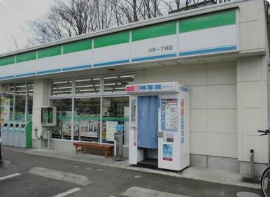 ファミリーマート　川平一丁目店　　　　　　　　　　　徒歩　約７分