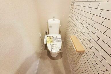 トイレ：TOTOの便器・温水洗浄便座を新調済み。毎日使う場所もきれいに整えました。