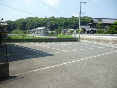 駐車場全景