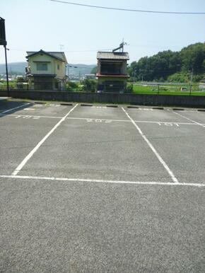 駐車スペース（縦列２台）