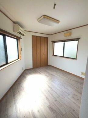 ２面採光で明るい居室