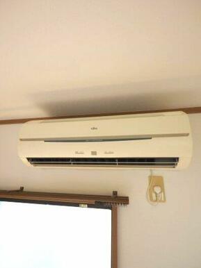 快適に過ごせるエアコン付