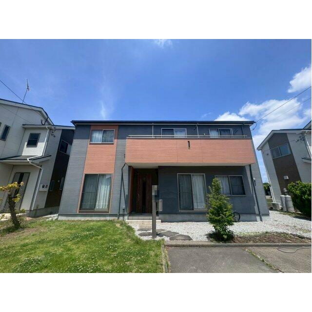 全居室南向き 蓄電池、ソーラーパネル付きの住宅です。