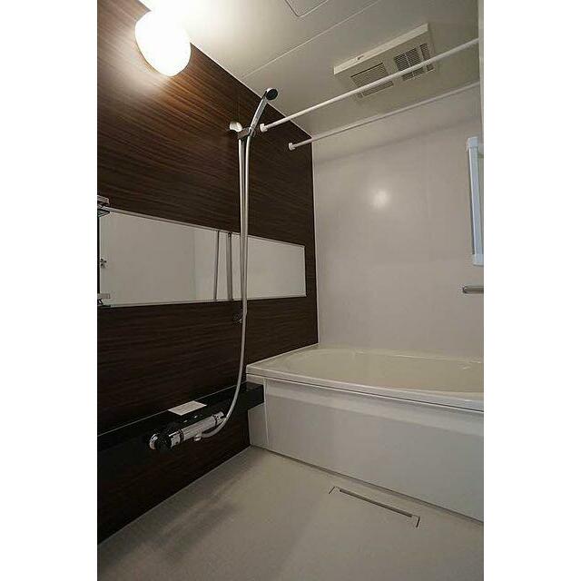 アクセントパネルを採用、浴室乾燥暖房機付きです。