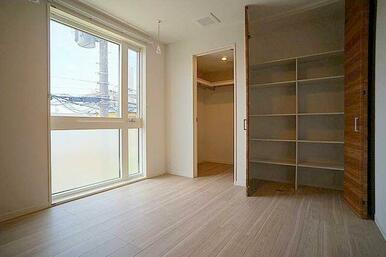 ウォークインクロゼットを採用