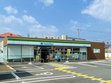 ファミリーマート木津駅前店