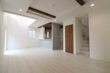 (2)号棟 LDK（18.0帖）