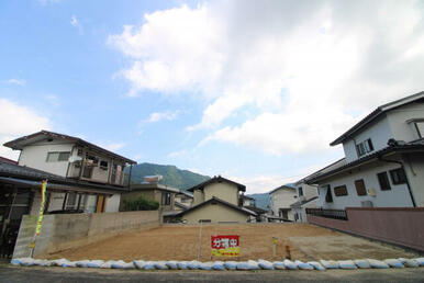 前面道路から見た宅地