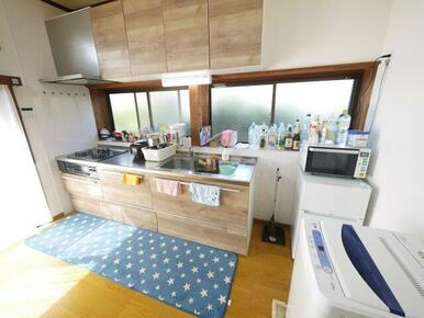 内装リフォーム済み令和2年10月システムキッチン 敷地約232坪 ５LDK平家+車庫