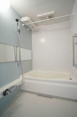 冷めてしまった湯船もすぐにあったかく！浴室追焚機能付☆サーモスタットで温度調整も楽々♪雨の日も安心…