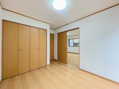 「1階洋室＿約5.2帖」別角度からの写真です。