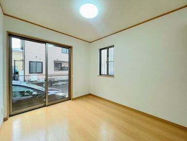 「1階洋室」約5.2帖のお部屋です。