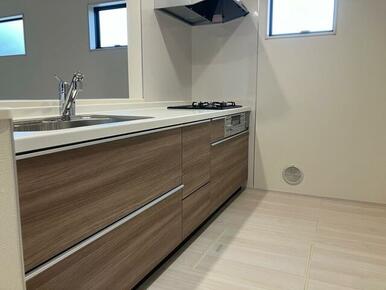 使い勝手のいいカウンター式はもはやキッチンの主流（3号棟）