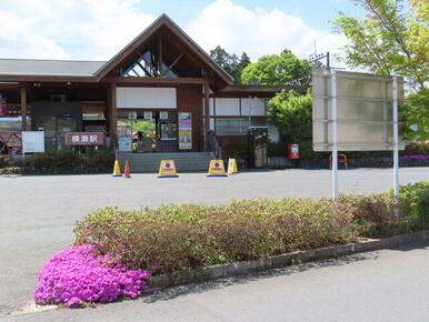 最寄駅の横瀬駅です。西武線なので、通勤・通学・都内へのお買い物に便利です。