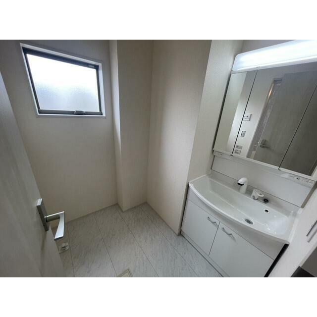 一日の始まりは洗面所から。さぁ顔を洗って気合を入れよう（1号棟）