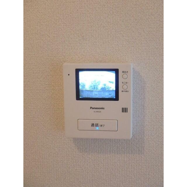 モニター付きインターホンで来訪者のお顔も見れるので安心です