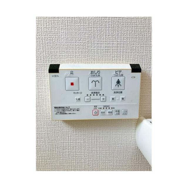 【1階トイレ】ウォシュレット付きです。