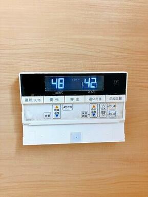 【浴室】給湯パネル、追い焚き付きです。