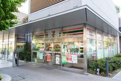 セブンイレブン新宿富久町店