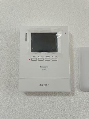 モニター付きインターフォンで安心です