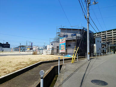 松山市古三津２丁目分譲地の現地写真　東側より