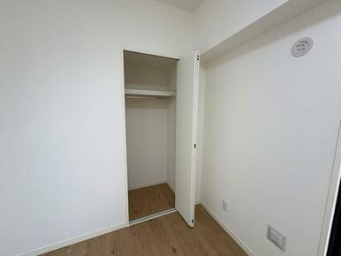 洋室2クローゼット