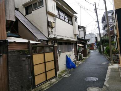 アパート１室の倉庫貸し／多少のくすみ汚れがあります／保管物の重量内容は制限あります