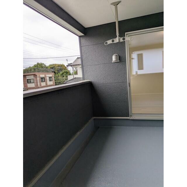 広々ルーフバルコニー。雨の日も洗濯物を干して安心して外出可能です。