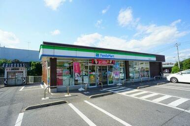 ■周辺施設■　ファミリーマート宇都宮野沢店まで徒歩１０分（７３０ｍ）