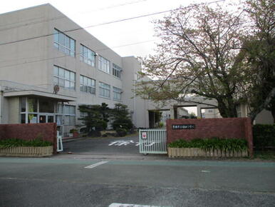 植田小学校