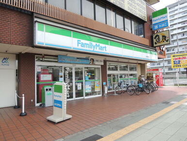 ファミリーマート　北綾瀬駅前店