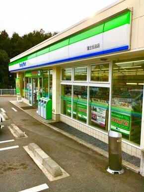 ファミリーマート 富士伝法店