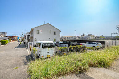 前面道路は、見通しのよい直線道路です。