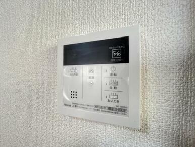 いつでも暖かい湯船に入れる追焚き炊き機能付き！