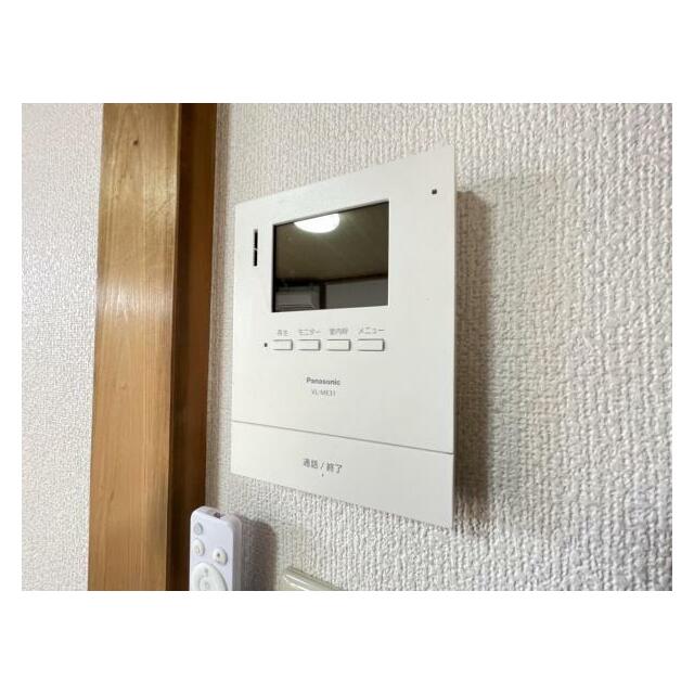 訪問者がひと目でわかるモニター付きインターホン完備！