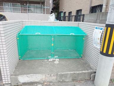 敷地内ごみ置き場