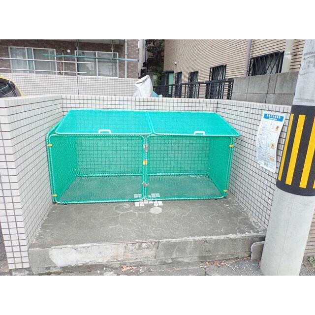 敷地内ごみ置き場